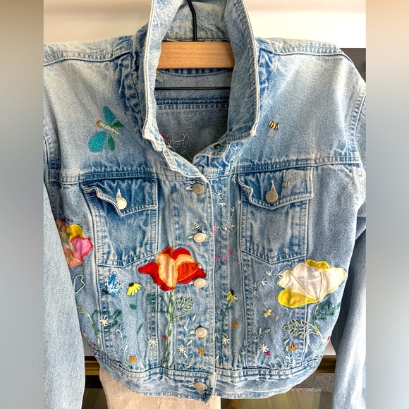 Vintage Embroidered Jean Jacket very rare- Fairies, florals, bumble bees, bows 🎀 - Picture 1 of 10